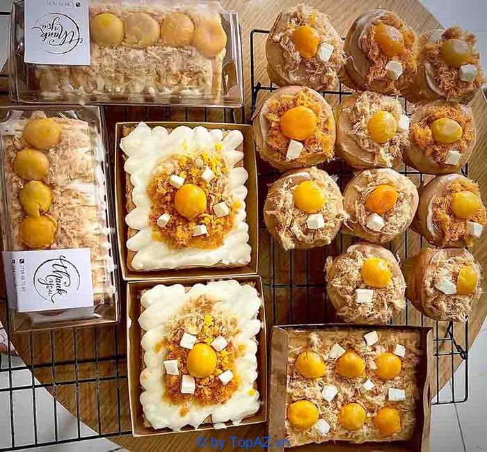 Địa chỉ bán bánh bông lan trứng muối đa dạng tại TP.HCM
