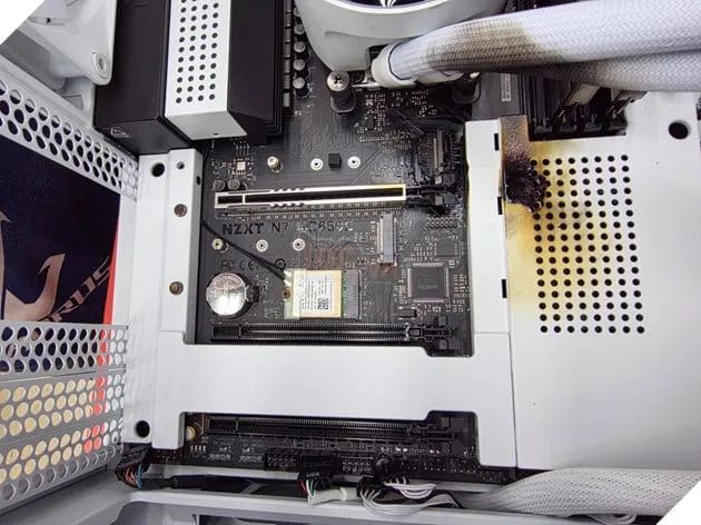 Zotac RTX 5090 bùng cháy dữ dội khi chơi Battlefield 6, gây thiệt hại nặng cho cả SSD và mainboard