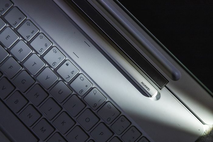 Thiết bị đi kèm bút stylus thông minh với nhiều tính năng ưu việt