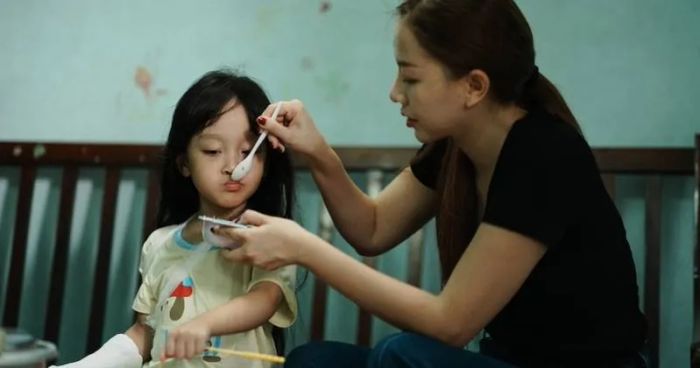 Nữ diễn viên Băng Di trở lại màn ảnh rộng sau 2 năm vắng bóng với vai diễn Thương (lần cuối xuất hiện trong Đất Rừng Phương Nam)
