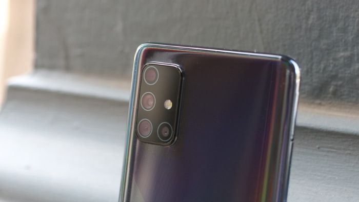Samsung-A71-gia-bao-nhieu-9