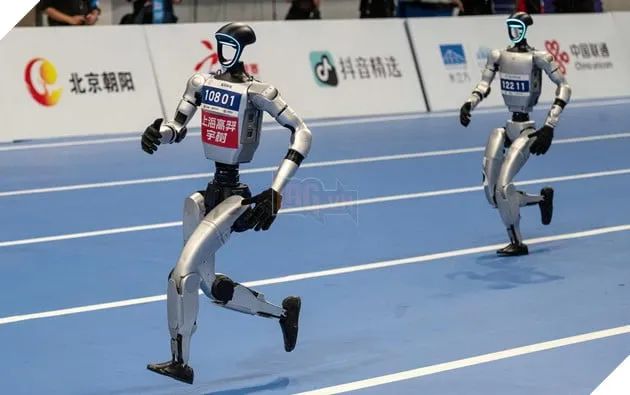Lần đầu tiên trong lịch sử, Trung Quốc tổ chức Đại hội Thể thao Robot với những kết quả vừa hài hước vừa đáng kinh ngạc