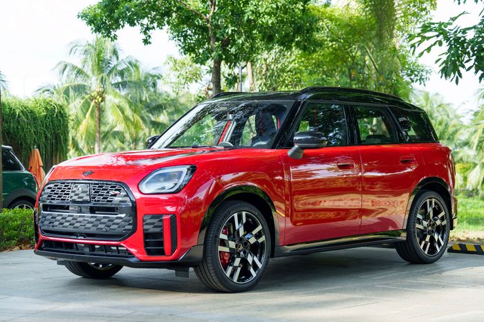 MINI JCW Countryman (4).jpg