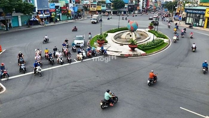 Hệ thống kết nối giao thông và phát triển vùng tại quận Tân Phú