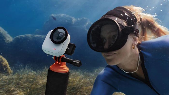 Khả năng chống nước của Insta360 Go Ultra được đánh giá cao và cực kỳ ấn tượng