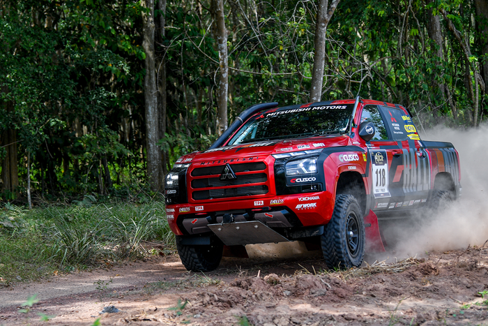 Mitsubishi Triton (2).png