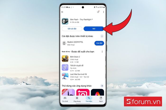 Khởi động ứng dụng Tiny Flashlight đã cài đặt
