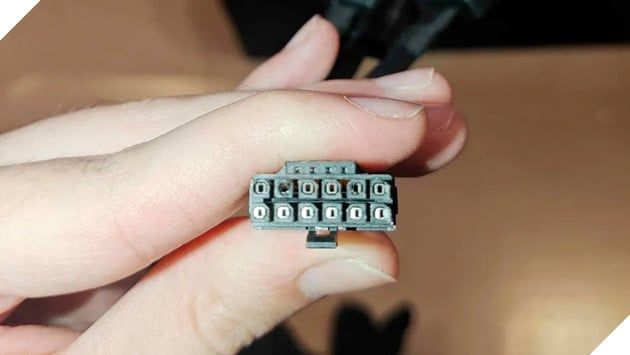 Radeon RX 9070 XT trở thành card AMD đầu tiên ghi nhận sự cố chảy đầu nối 16-pin 2