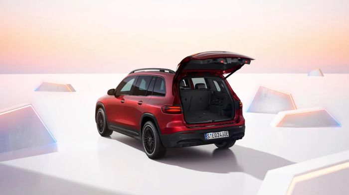 Mercedes-Benz EQB 250+ FL 5.jpg