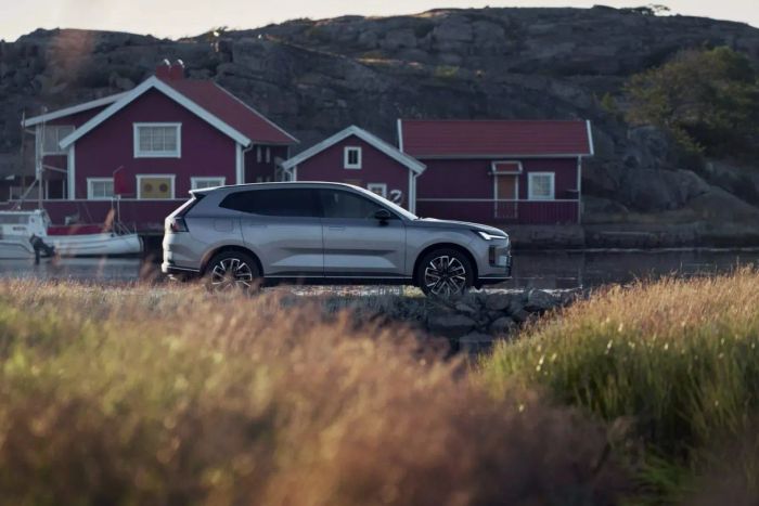 Volvo XC70.jpg