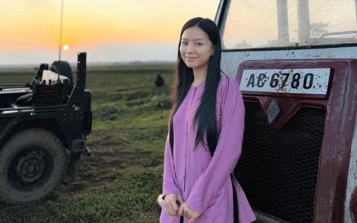 Một điều đáng tiếc là nhân vật Hồng trong bộ phim chưa được khai thác sâu sắc như trong nguyên tác tiểu thuyết.