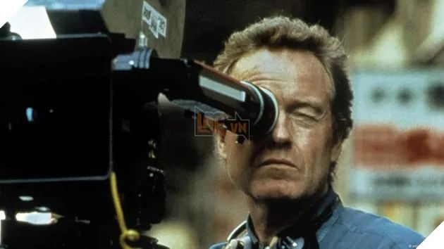 Hình ảnh đạo diễn trong quá trình quay phim Terminator 3