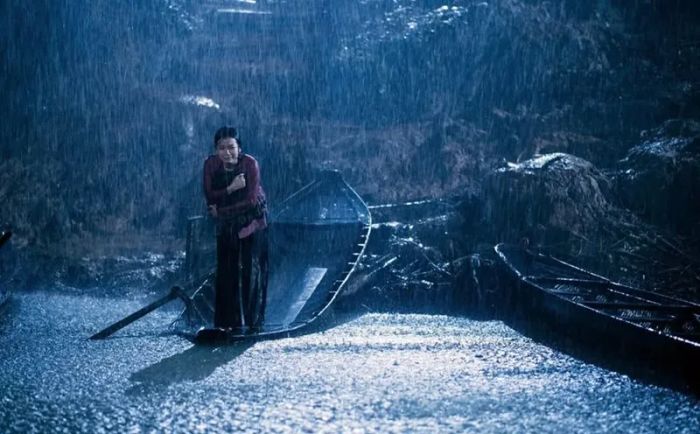 Hồng là một nhân vật mạnh mẽ, dũng cảm, luôn sẵn sàng giúp đỡ những người lính chiến đấu, thể hiện tinh thần hy sinh cao cả.
