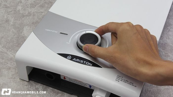 may-nuoc-nong-ariston-xu-xu-nuoc-nao-co-tot-khong-gia-ra-sao-4