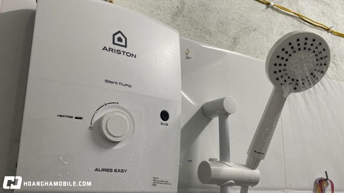 may-nuoc-nong-ariston-xu-xu-nuoc-nao-co-tot-khong-gia-ra-sao-8