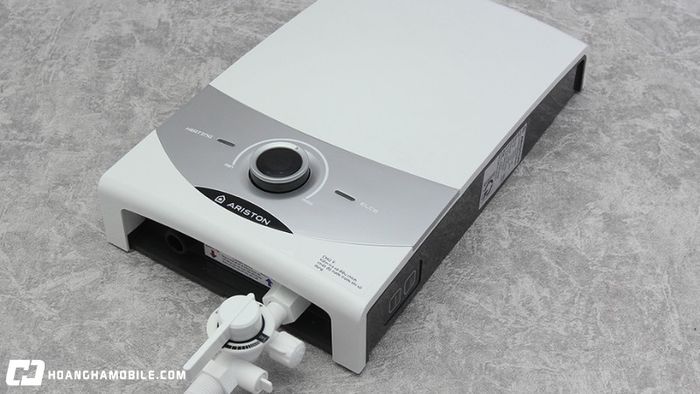 may-nuoc-nong-ariston-xu-xu-nuoc-nao-co-tot-khong-gia-ra-sao-2