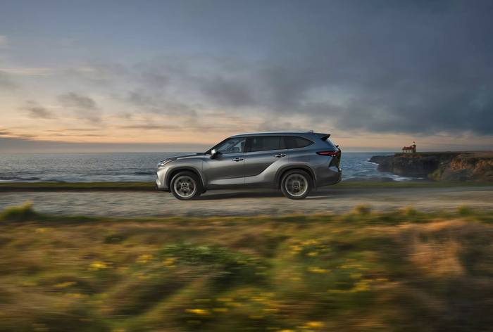 2026-Toyota-Highlander 2025-09-06 lúc 10.42.53.png