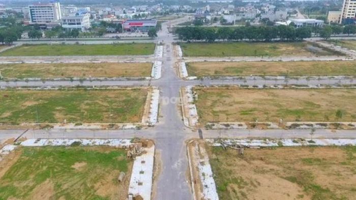 Chính sách điều chỉnh giá đất của chính quyền địa phương là yếu tố quan trọng ảnh hưởng đến sự ổn định và phát triển của thị trường bất động sản trong thời gian tới.