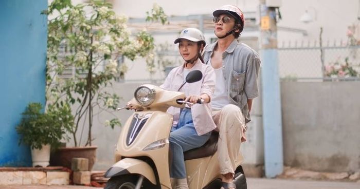 Tay Anh Giữ Một Vì Sao không chỉ mang đậm phong cách rom-com mà còn thổi vào đó hơi thở đậm chất đời sống Việt Nam
