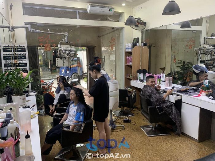 Tiệm Tóc Hiếu Nhu, Hòa Bình