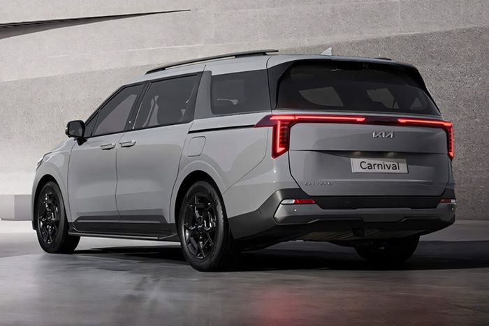 KIA Carnival Hybrid 7.jpg