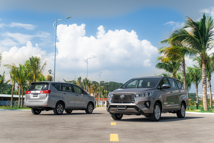 Toyota Innova.png