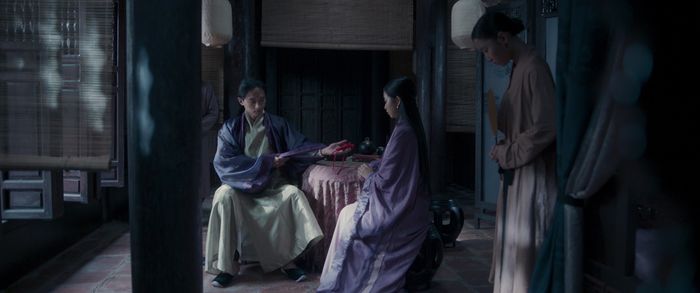 Bầu không khí trong nhà họ Vũ luôn nặng nề, u ám, khiến ai cũng cảm thấy sợ hãi, không thể nào thoát ra được.