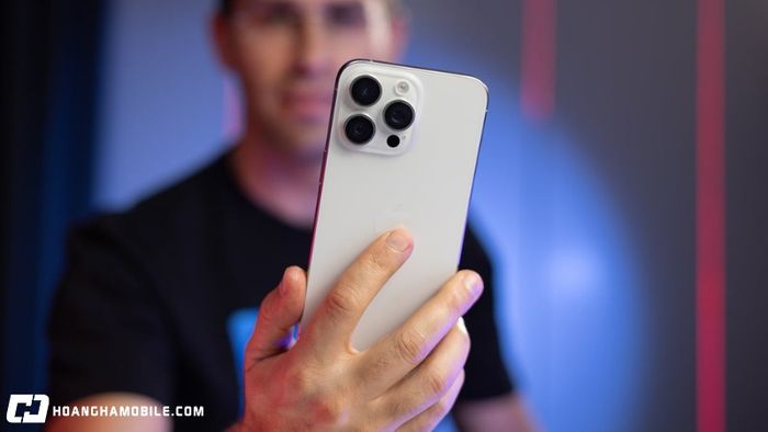 dien-thoai-iphone-15-pro-max-gia-bao-nhieu-va-co-nen-mua-hien-tai-2025-7