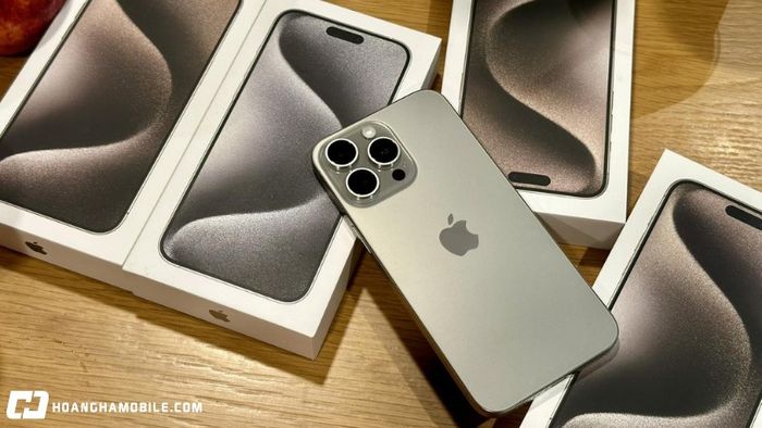 dien-thoai-iphone-15-pro-max-gia-bao-nhieu-va-co-nen-mua-hien-tai-2025-3