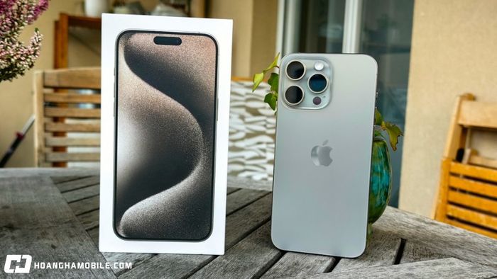 dien-thoai-iphone-15-pro-max-gia-bao-nhieu-va-co-nen-mua-hien-tai-2025-9