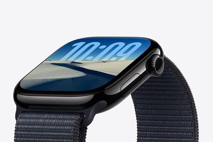 Apple Watch Series 11 với vỏ nhôm trang bị mặt kính Ion-X chống trầy xước hiệu quả gấp đôi so với các phiên bản trước.
