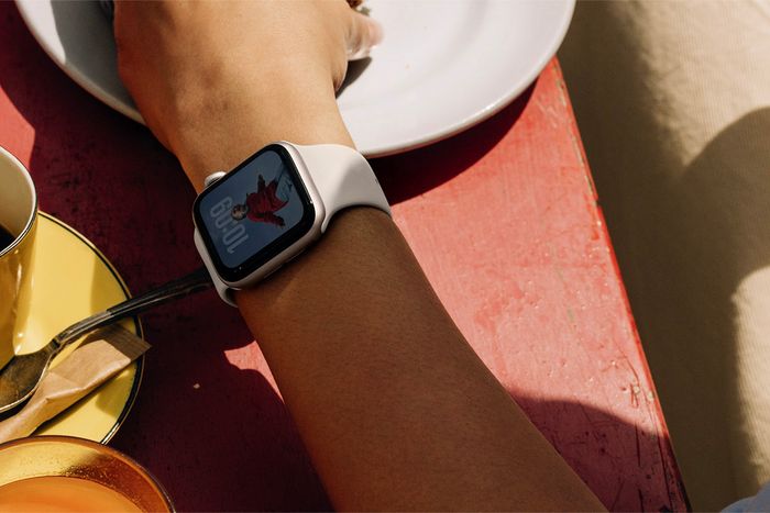 Apple Watch SE 3 mang đến tính năng Always-On Display lần đầu tiên cho dòng SE. Ảnh: Apple