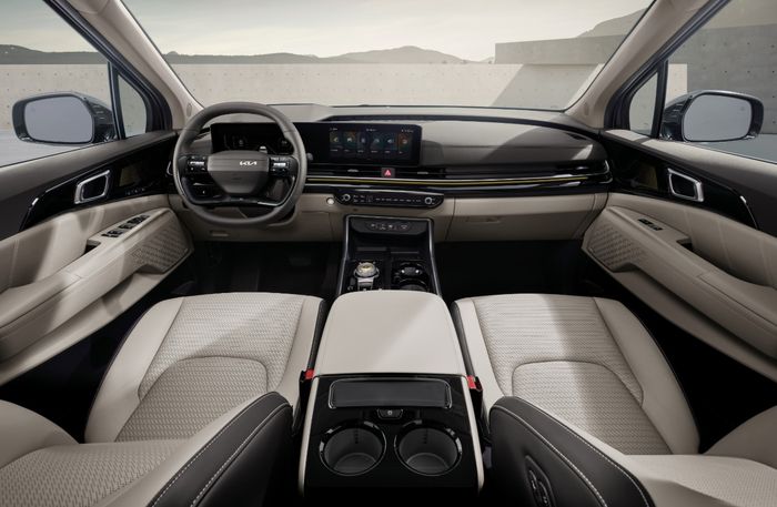 Kia Carnival Hi-Limousine 2.jpg