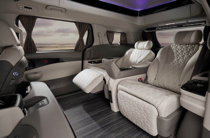 Kia Carnival Hi-Limousine 3.jpg