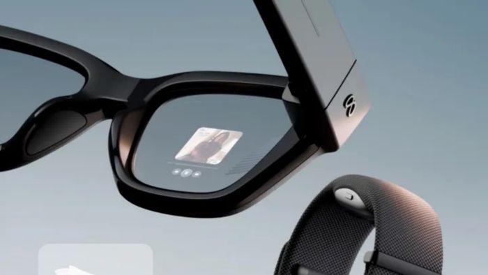 Ray-Ban Display có màn hình màu sắc nét, độ phân giải cao, tích hợp ngay trên tròng kính bên phải.
