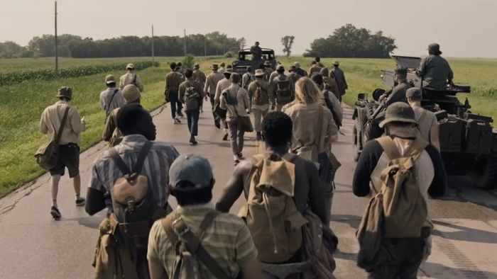 Dàn diễn viên thực sự đã đi bộ để tạo ra những cảnh quay chân thật trong *Trăm Dặm Tử Thần*.