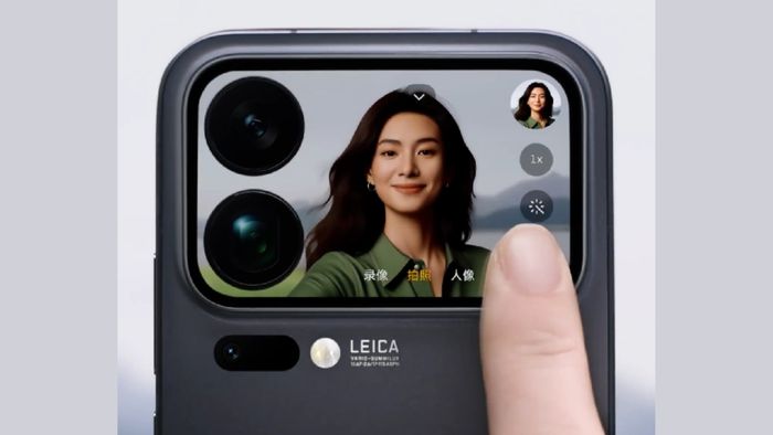 Màn hình ma thuật trên Xiaomi 17 Pro mang đến khả năng selfie độc đáo nhờ camera sau, mở ra trải nghiệm mới mẻ cho người dùng.