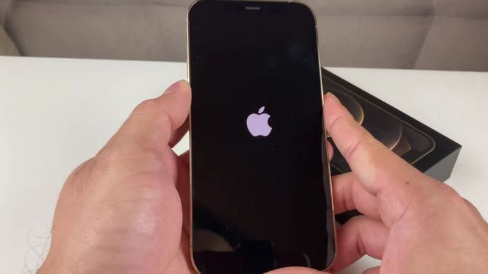 Cách khắc phục lỗi iPhone phát hiện chất lỏng bằng cách khởi động lại thiết bị