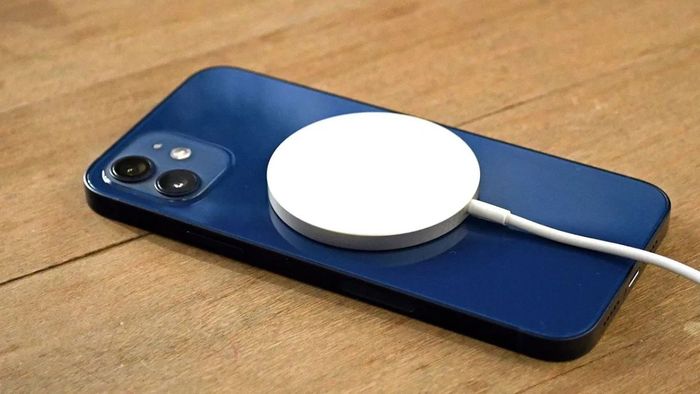 Cách khắc phục lỗi iPhone phát hiện chất lỏng trong đầu nối Lightning