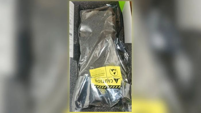 Sau khi đặt hàng, thay vì chiếc card đồ họa mong đợi, người mua chỉ nhận được một viên gạch được bọc rất cẩn thận trong túi chống tĩnh điện.