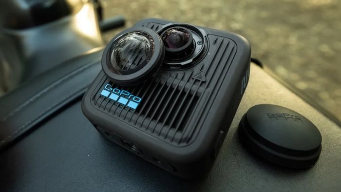 GoPro Max2 hỗ trợ quay video 8K 30fps và trang bị ống kính tháo rời.