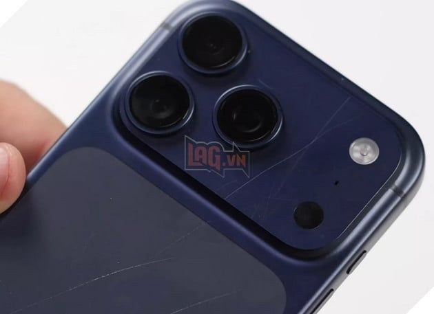 iPhone 17 ngay khi ra mắt đã đối mặt với những phản hồi tiêu cực về việc dễ bị trầy xước.