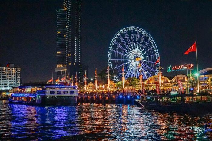 Asiatique The Riverfront, khu phức hợp nổi bật bên sông Chao Phraya, Thái Lan