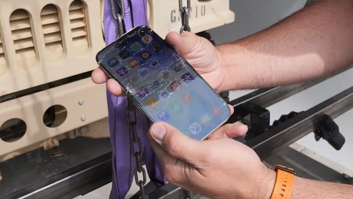 kiểm tra độ bền iPhone Air