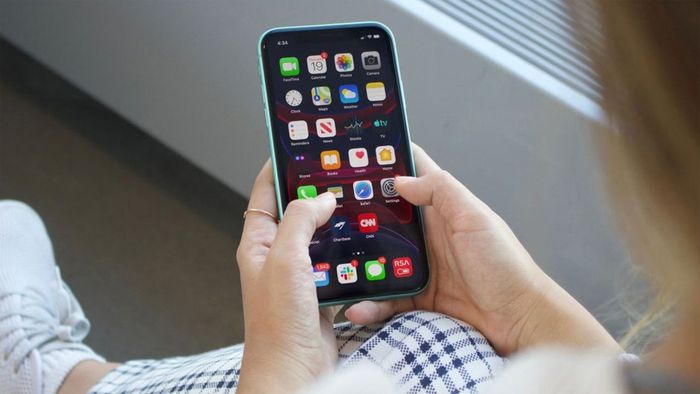 Có nên mua iPhone đã Active không? Active là gì?