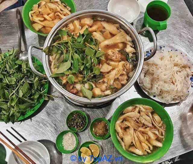 Quán Lẩu gà lá é - Chính gốc là địa chỉ quen thuộc của những tín đồ yêu thích món lẩu gà lá é tại Đà Lạt.
