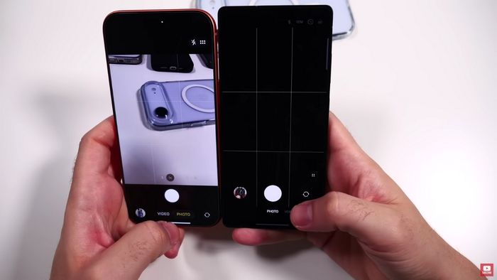 Dù ứng dụng camera của iPhone mở nhanh hơn, Samsung lại vượt trội hoàn toàn nhờ vào khả năng zoom quang học 10x