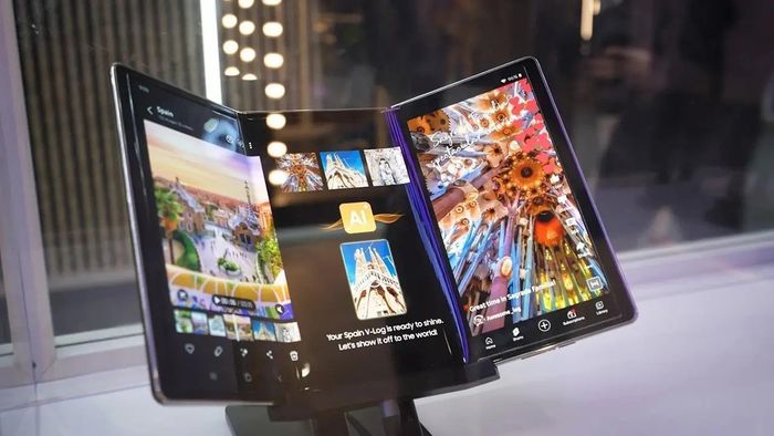 Samsung sẽ sớm ra mắt chiếc smartphone gập ba đầu tiên của mình.