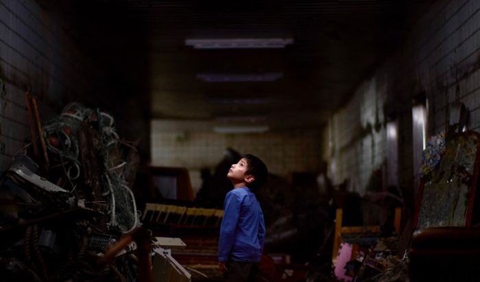 Thế giới này thật quá khắc nghiệt với một đứa trẻ.