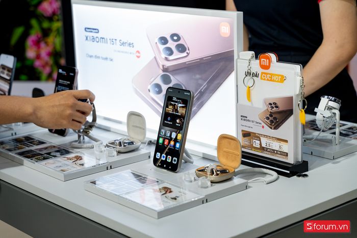 Xiaomi 15T Pro gây ấn tượng với cấu hình phần cứng mạnh mẽ, hứa hẹn mang đến trải nghiệm mượt mà và hiệu năng ấn tượng.